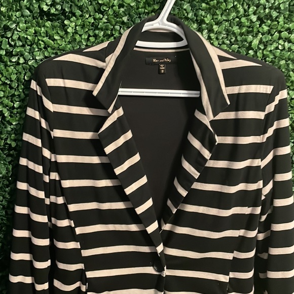 Crème and Black stripped blazer - Picture 2 of 3